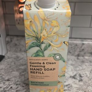 Bath & Body Works Backyard Honeysuckle Foaming Hand Soap Refill